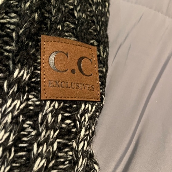 NWT CC Exclusives Scarf - Picture 3 of 5